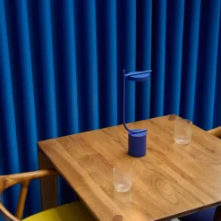 Lámpara de mesa recargable LED GRUPA Igram, azul, 40 cm, IP44