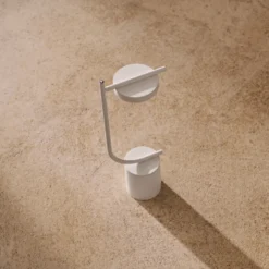 Lámpara de mesa recargable LED Grupa Igram, blanca, 40 cm, IP44