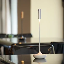 Lámpara de mesa recargable Nucandle LED, blanco/plata, IP54, atenuable