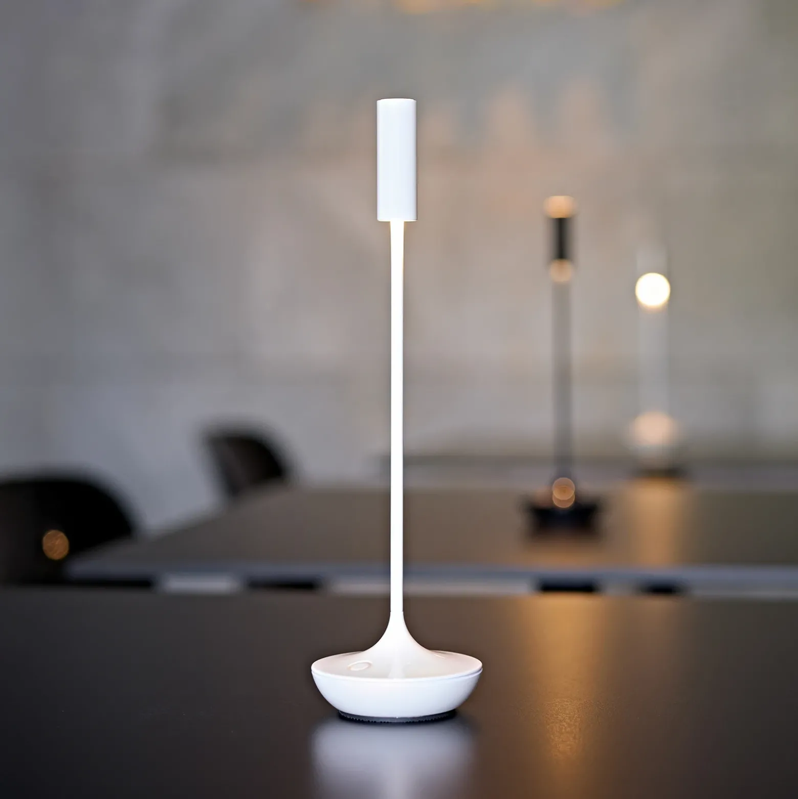 Lámpara de mesa recargable Nucandle LED, blanca, IP54, atenuable