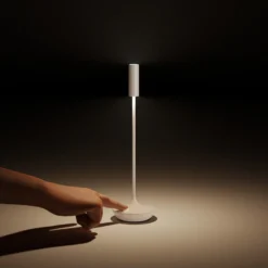 Lámpara de mesa recargable Nucandle LED, negra/cobre, IP54, atenuable