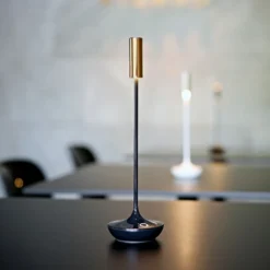 Lámpara de mesa recargable Nucandle LED, negra/cobre, IP54, atenuable