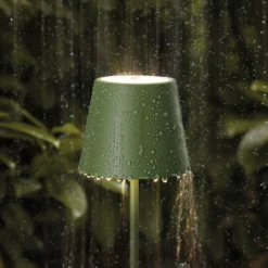 Lámpara de mesa recargable Nuindie LED, USB-C, verde abeto, IP54, atenuable