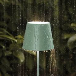 Lámpara de mesa recargable Nuindie LED, USB-C, verde salvia, IP54,
