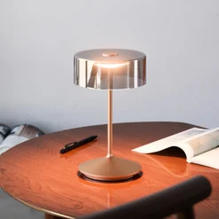 Lámpara de mesa recargable Numotion LED, bronce, cristal, IP54, atenuable