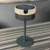 Lámpara de mesa solar LED Bateak, negra / gris teca, 2.700 K