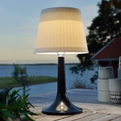 Lámpara de mesa solar LED negra Assisi Sitra