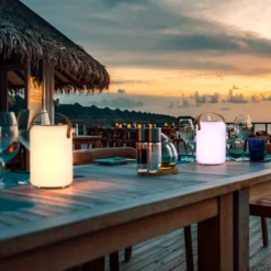 Lámpara de mesa solar LED Orno blanco cálido y RGB