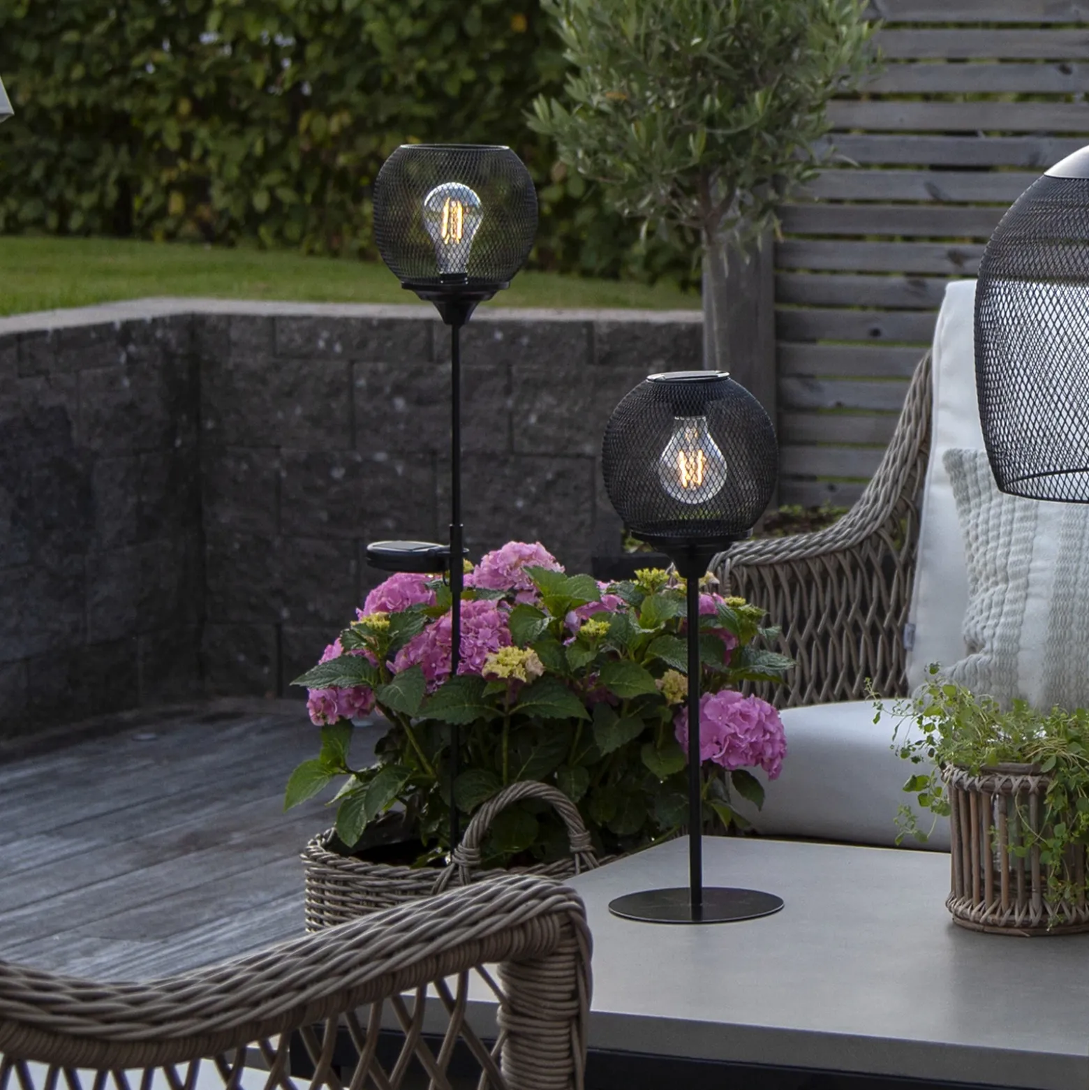 Lámpara de mesa solar LED Sunlight con malla