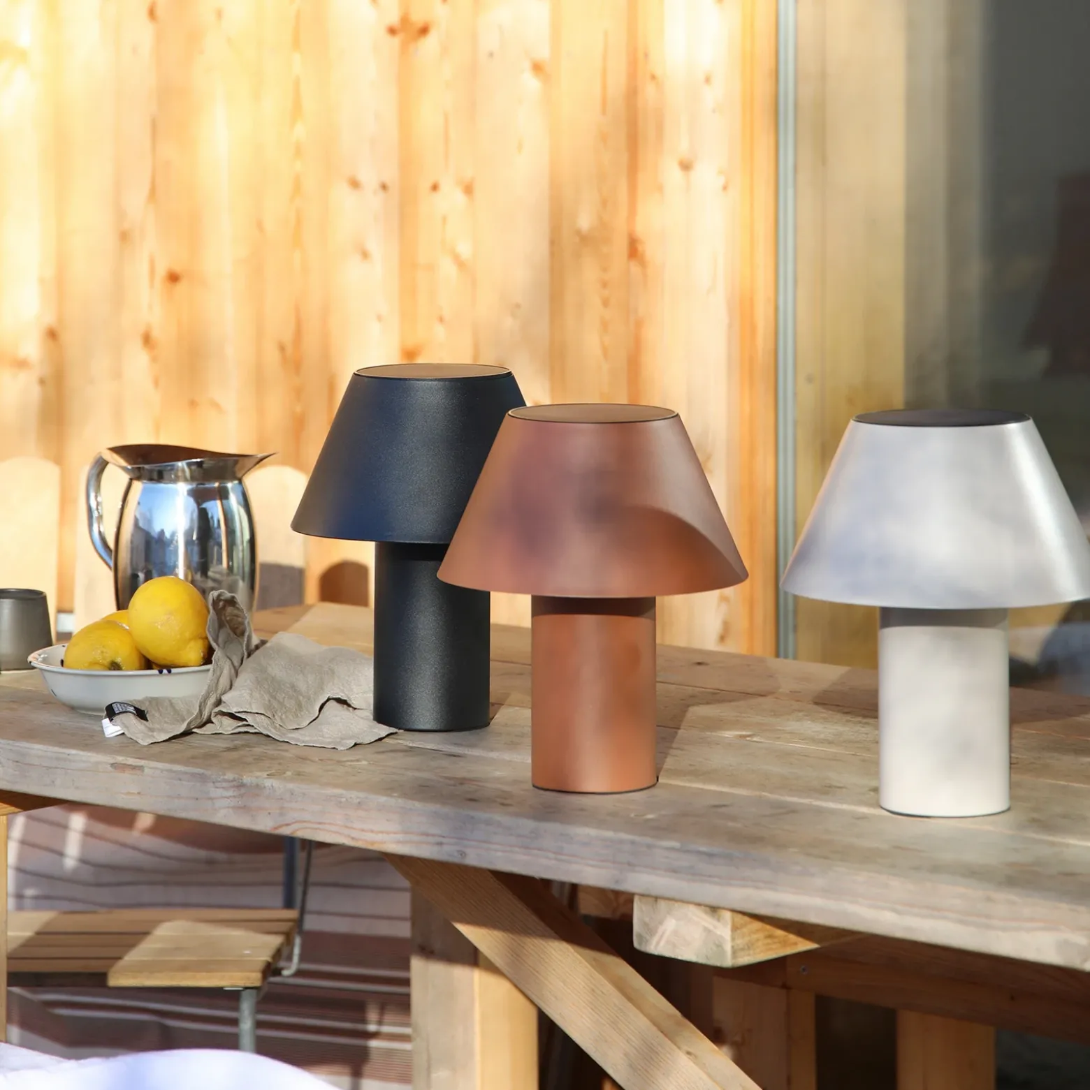 Lámpara de mesa solar LED Vivo, marrón, IP44, altura 30 cm, atenuable.
