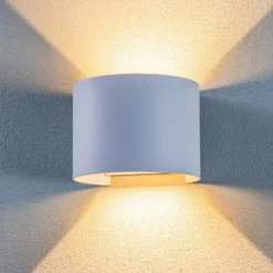 Lámpara de pared LED para exteriores Nivar de Lindby, redonda, blanca, de