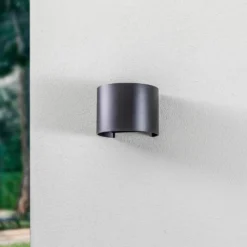 Lámpara de pared LED para exteriores Nivar de Lindby, redonda, negra, IP54