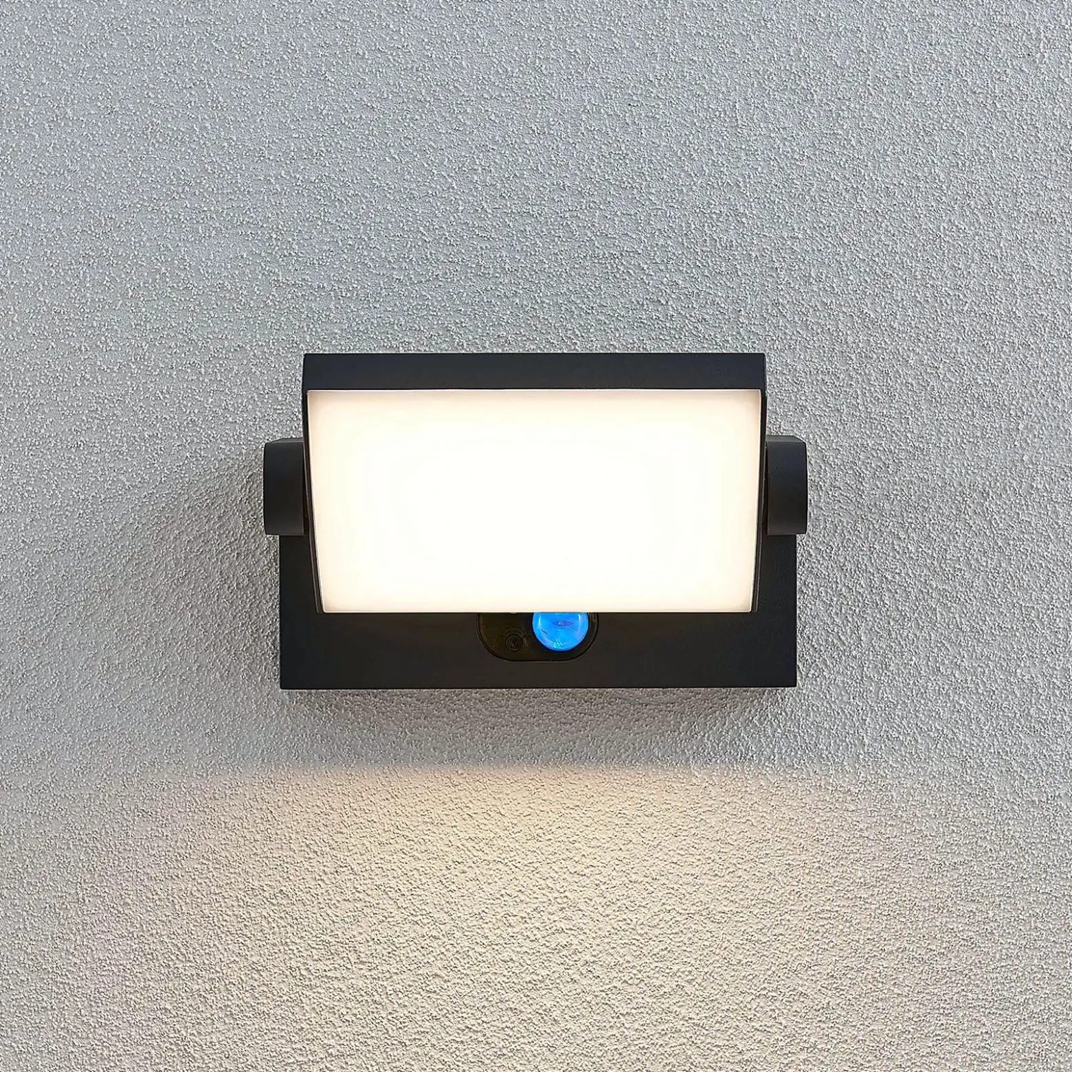 Lámpara de pared solar LED Lindby Sherin, color antracita, con sensor, IP54