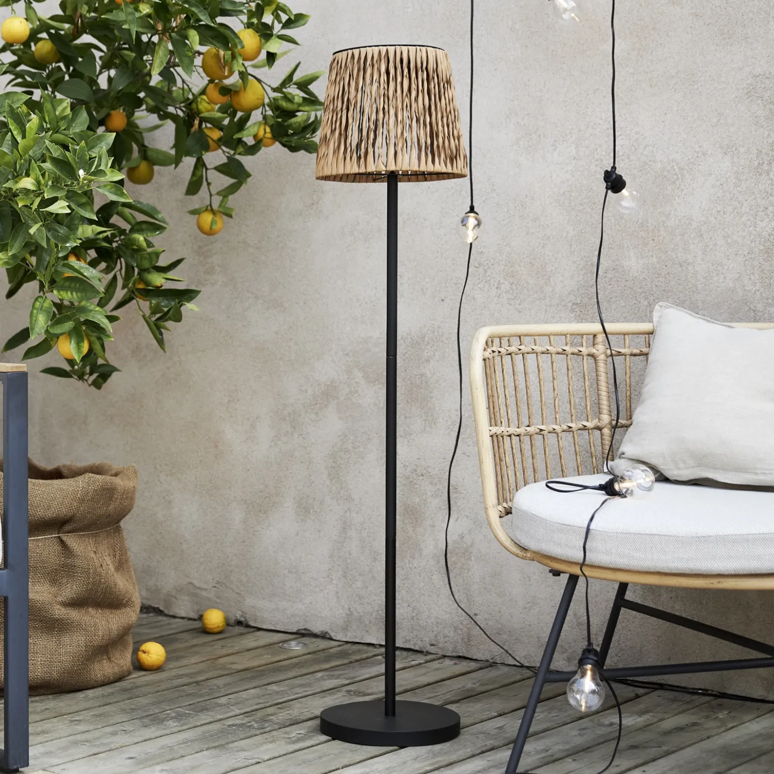 Lámpara de pie LED Cesta 127cm marrón/negro plástico/metal