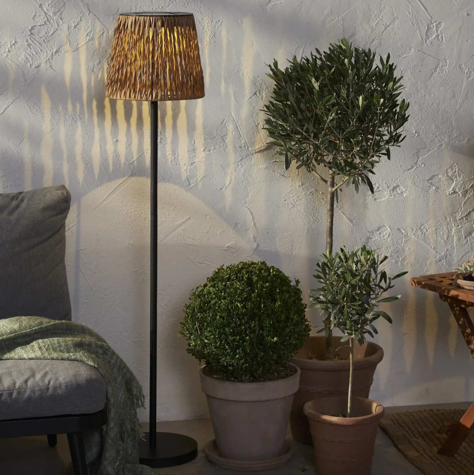 Lámpara de pie LED Cesta 127cm marrón/negro plástico/metal