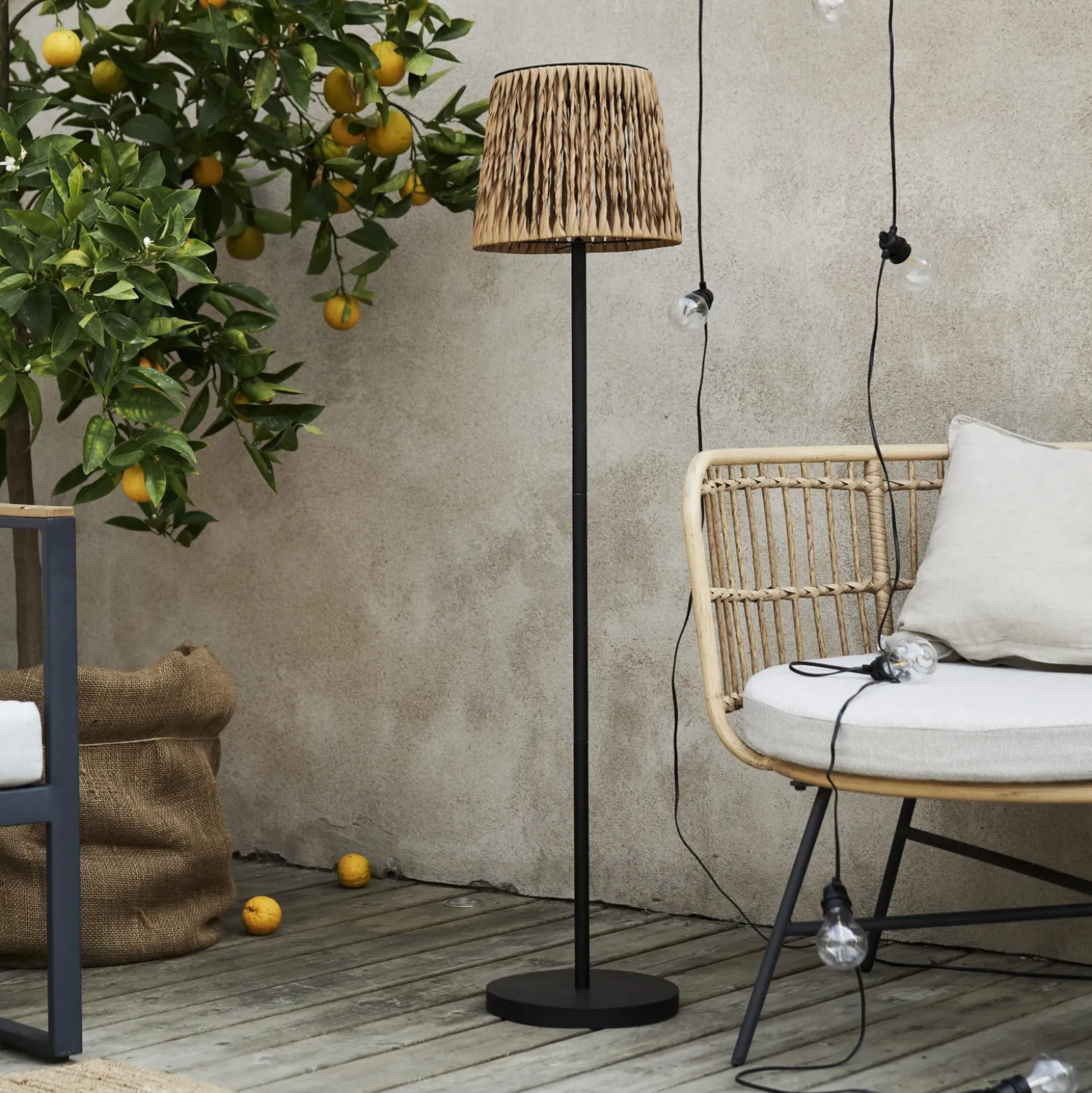 Lámpara de pie LED Cesta 127cm marrón/negro plástico/metal
