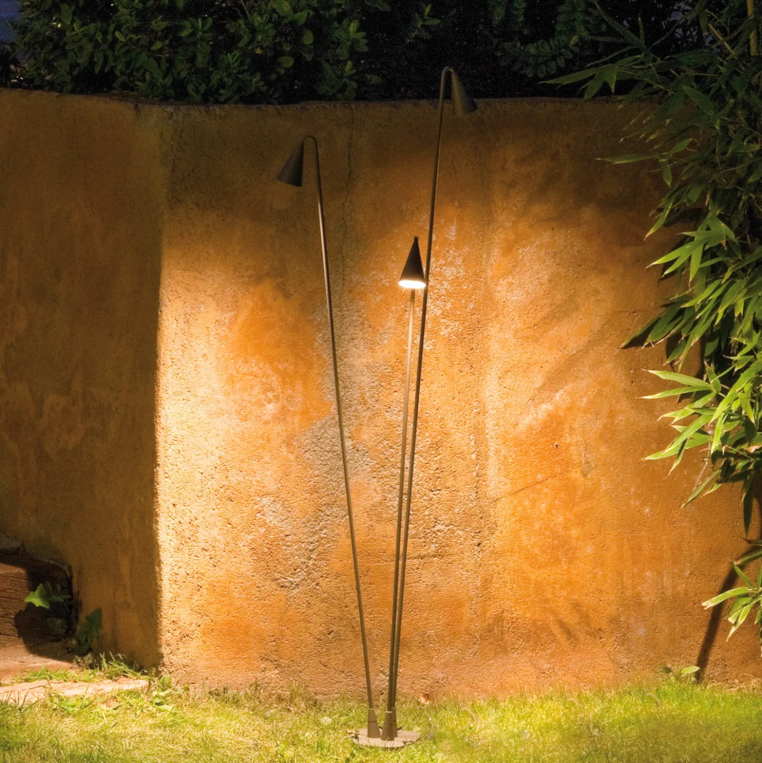 Lámpara de pie LED exterior Brisa, 3 luces, color caqui
