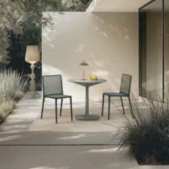 Lámpara de pie LED exterior Kartell Kabuki, gris paloma, IP44, atenuable