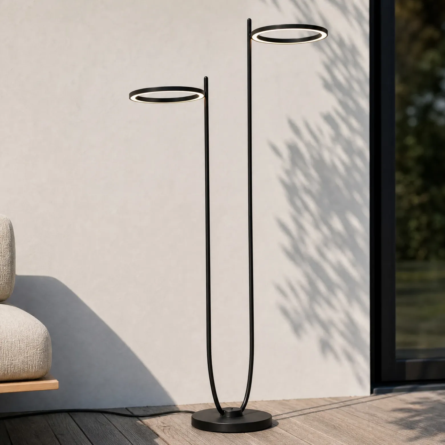 Lámpara de pie LED exterior Lucande Sylvara, negra, CCT, 2 luces