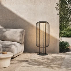 Lámpara de pie LED exterior Lucande Korvyn, negra, 80 cm, IP44