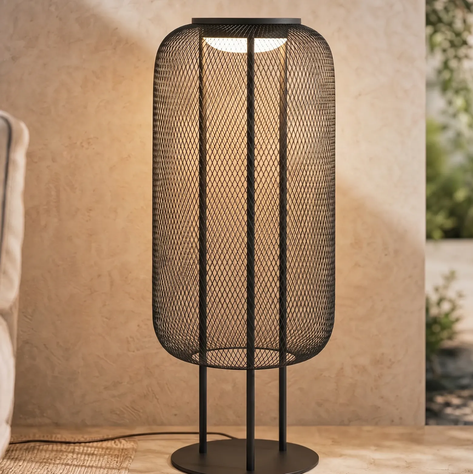 Lámpara de pie LED exterior Lucande Korvyn, negra, 80 cm, IP44