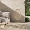 Lámpara de pie LED exterior Lucande Richi, color beige, altura 90 cm, IP44