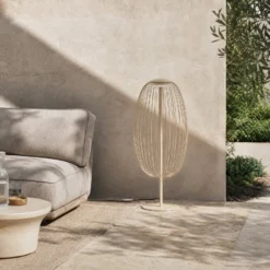 Lámpara de pie LED exterior Lucande Richi, color beige, altura 90 cm, IP44