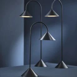 Lámpara de pie LED FRANDSEN Grasp, negra, 72 cm, metal