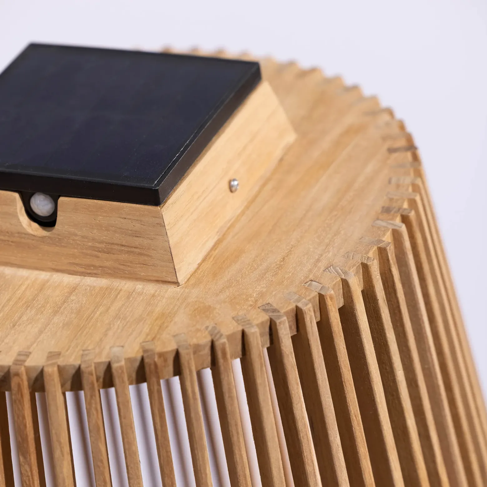 Lámpara de pie solar con sensor Tecka, teca