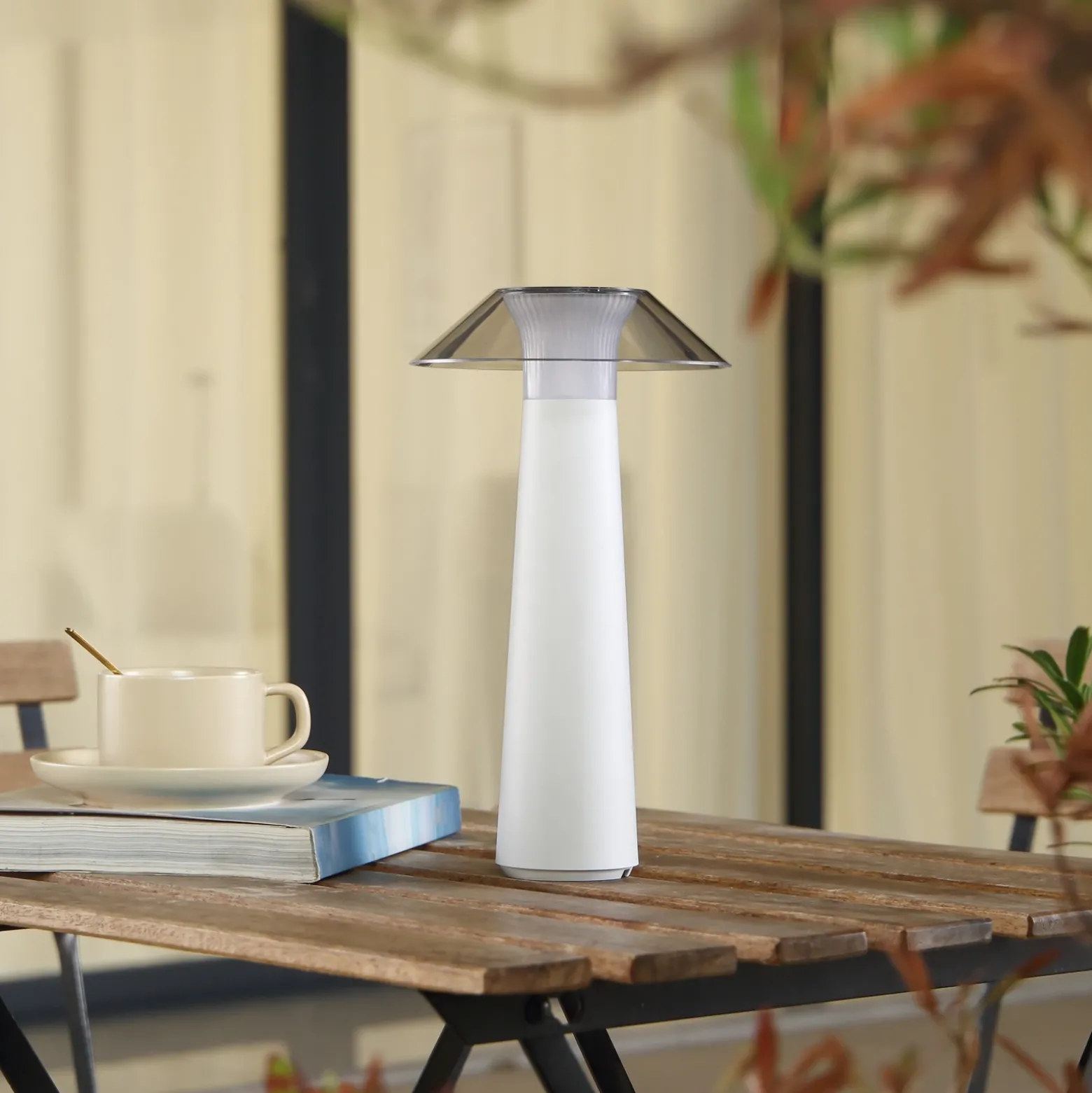 Lámpara de sobremesa recargable de LED Lindby Gomba, blanca, atenuable