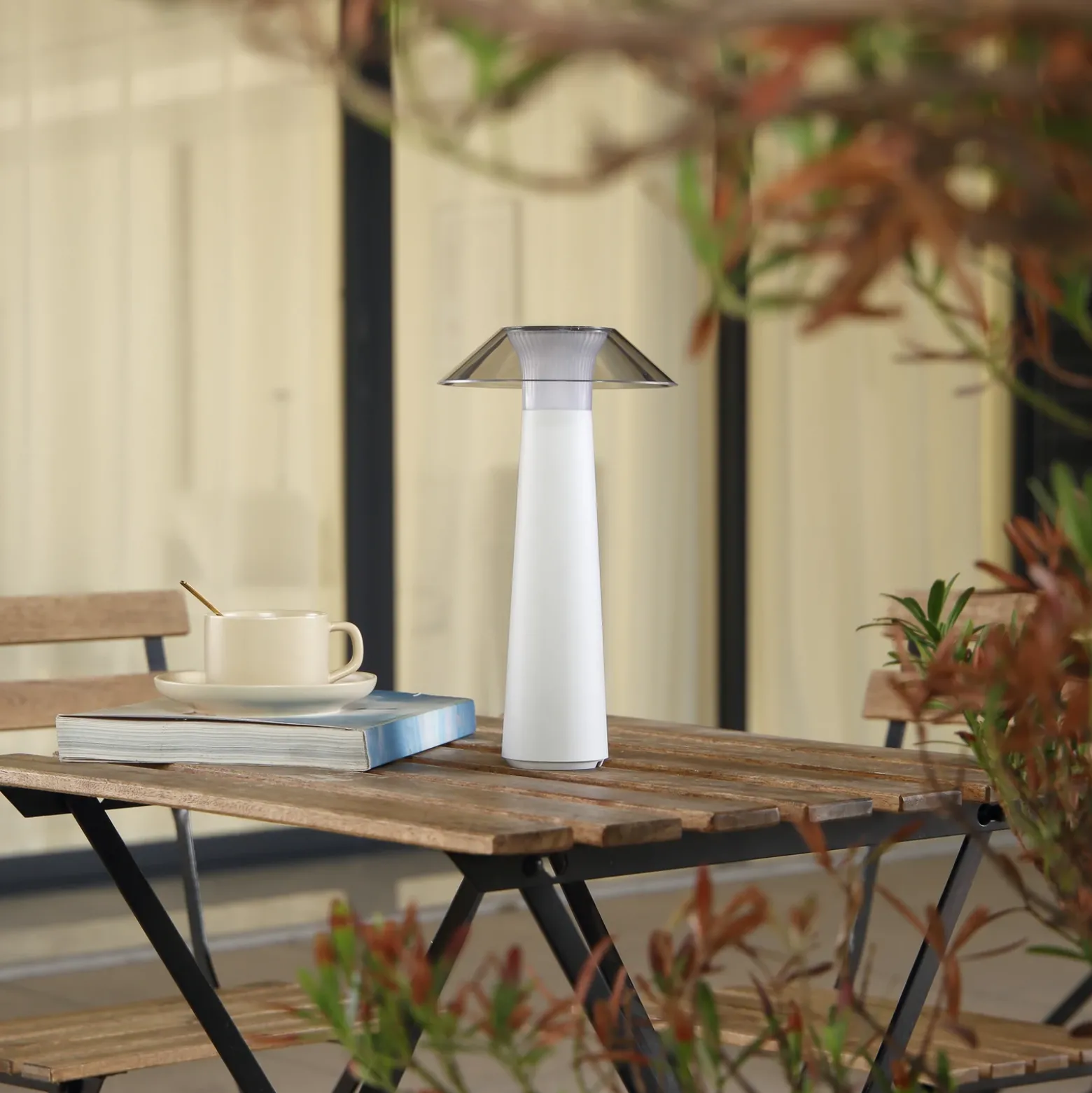 Lámpara de sobremesa recargable de LED Lindby Gomba, blanca, atenuable