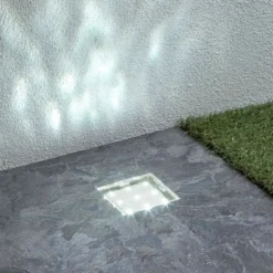 Lámpara de suelo empotrable LED Walkover, IP68 8x8cm