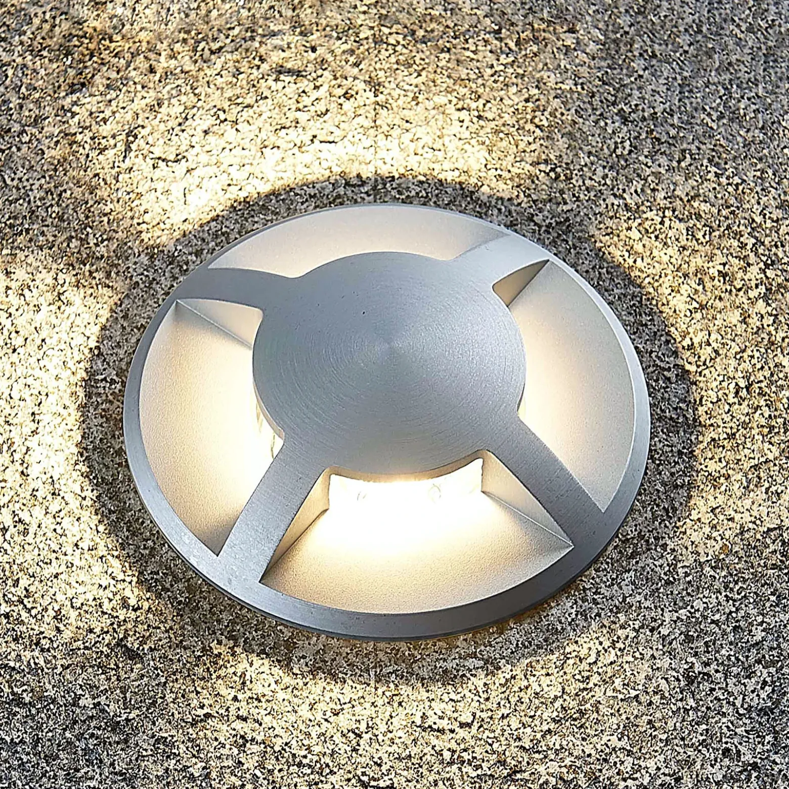 Lámpara de suelo empotrable Milara de Lucande, 4 salidas de luz, GU10