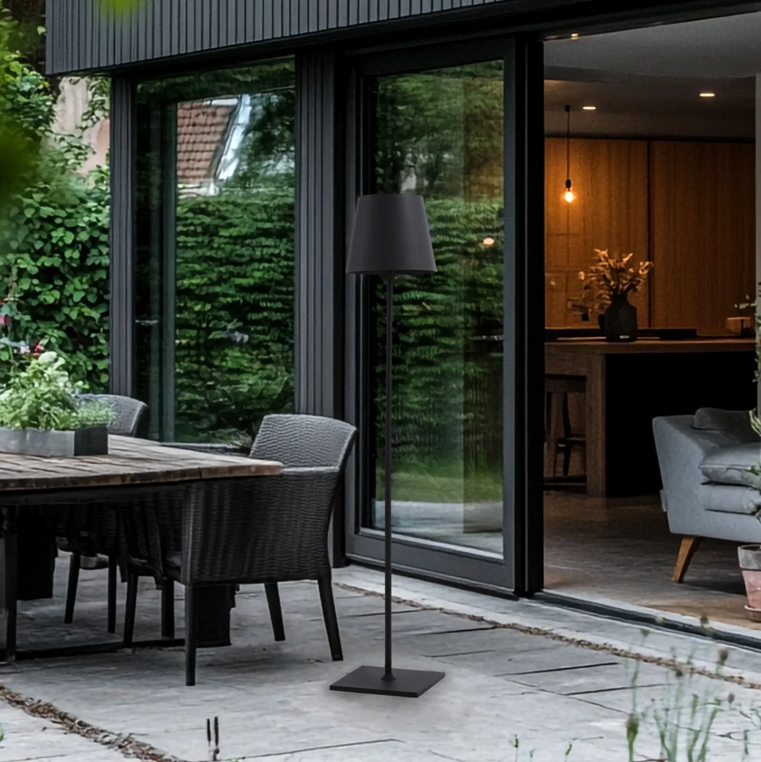 Lámpara de terraza Lucande Andrei, gris, 150cm de altura, IP54, E27