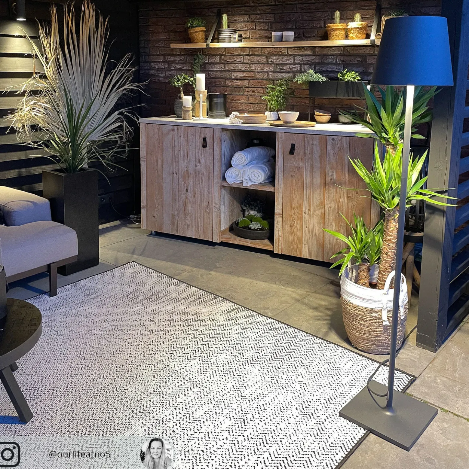 Lámpara de terraza Lucande Andrei, gris, 150cm de altura, IP54, E27