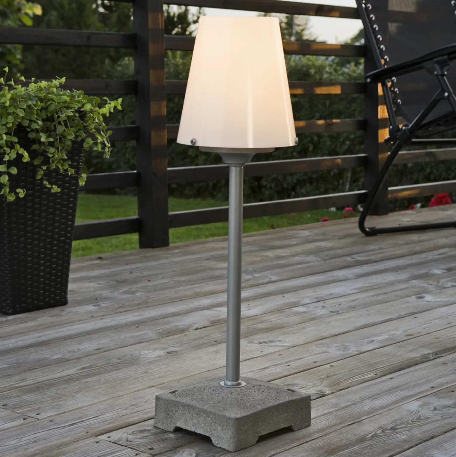 Lámpara de terraza Lucca, gris, altura 59 cm, metal, IP44