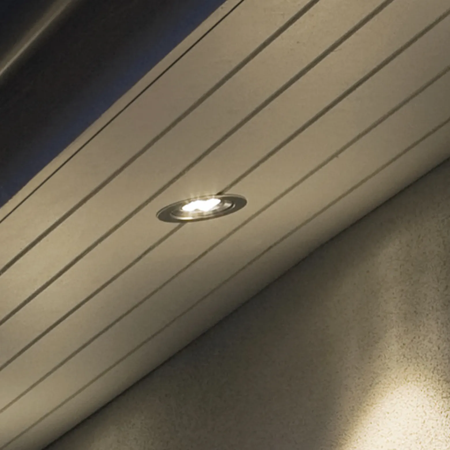 Lámpara empotrada de techo con LED de encendido