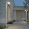 Lámpara exterior LED Lucande Montaro, blanca, 220 cm, IP54