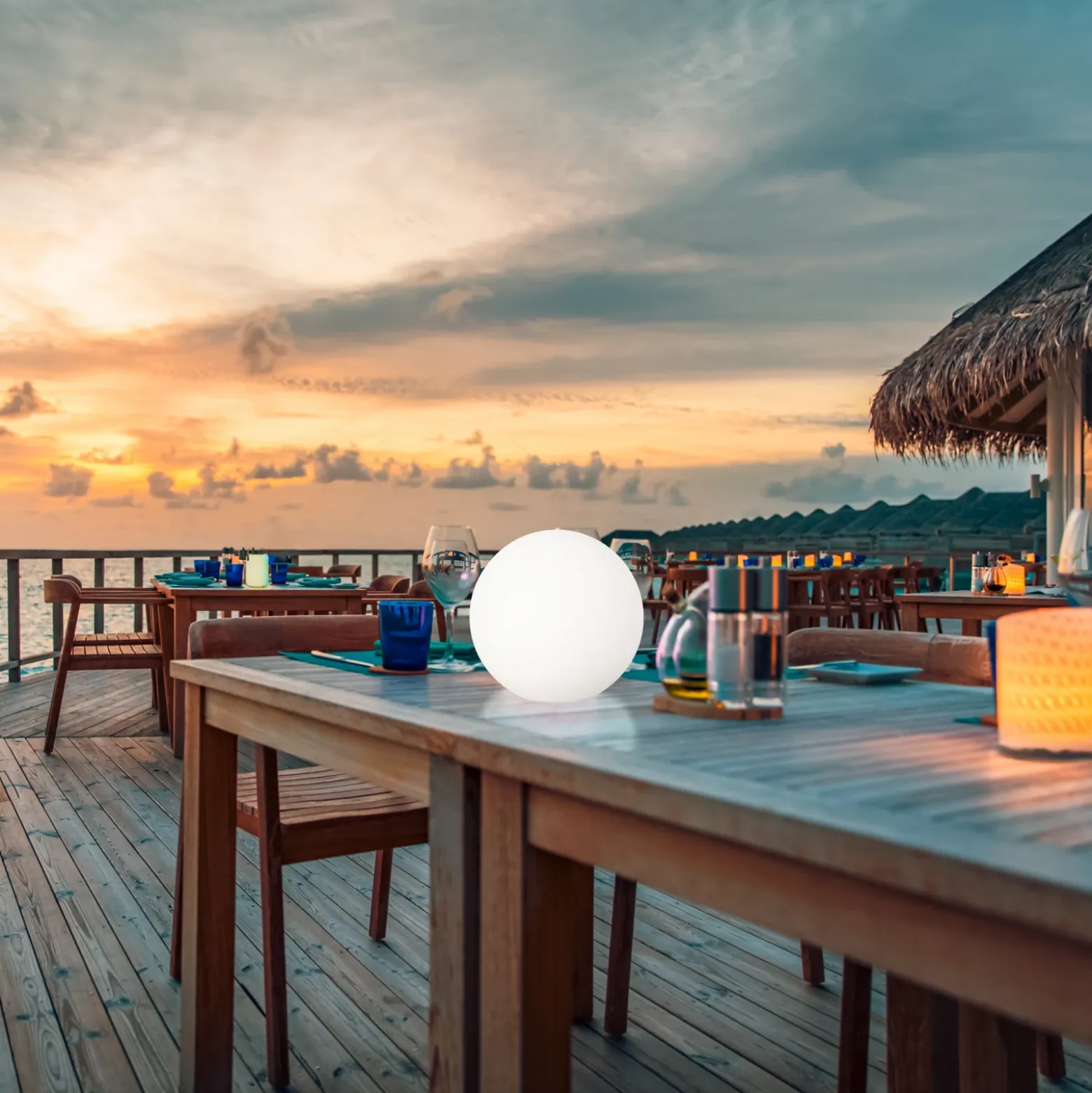 Lámpara exterior LED solar Dabus, Ø 30 cm, esférica, blanca, acrílica