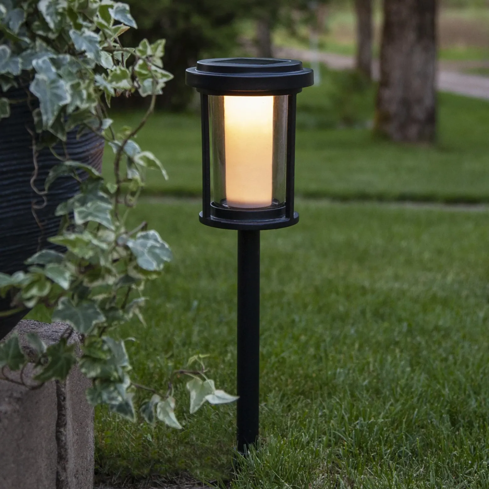 Lámpara LED con pica Alippa, negro, altura 44 cm metal