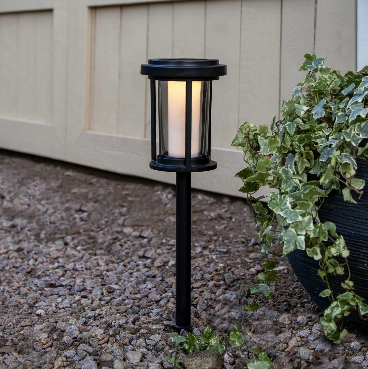 Lámpara LED con pica Alippa, negro, altura 44 cm metal