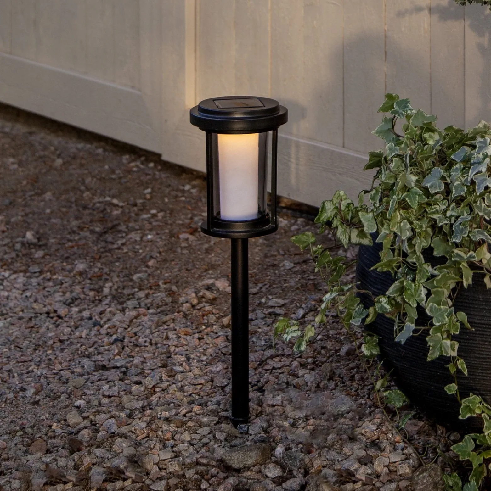 Lámpara LED con pica Alippa, negro, altura 44 cm metal