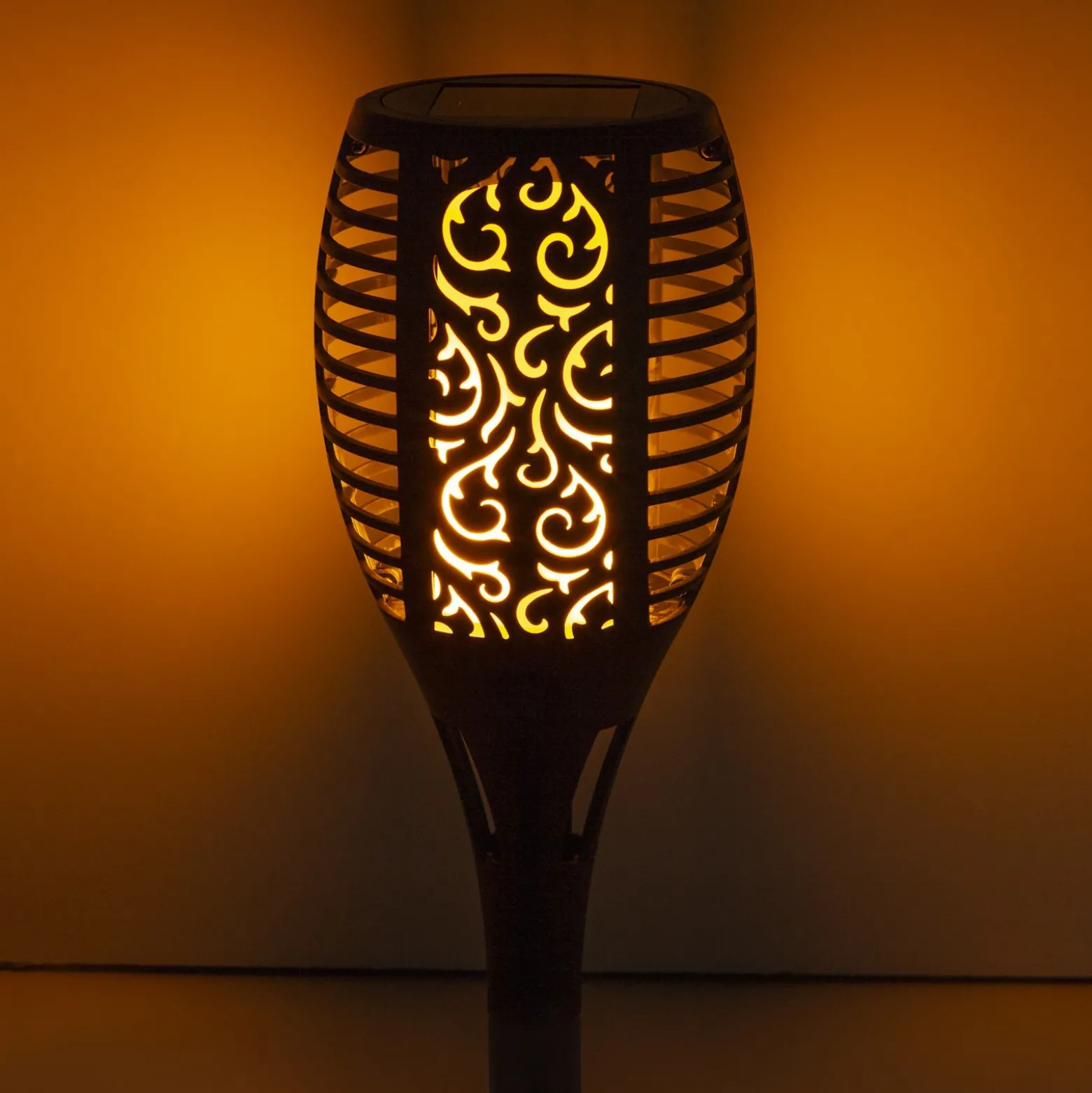 Lámpara LED con pica 33077 Linterna, negra, plástico