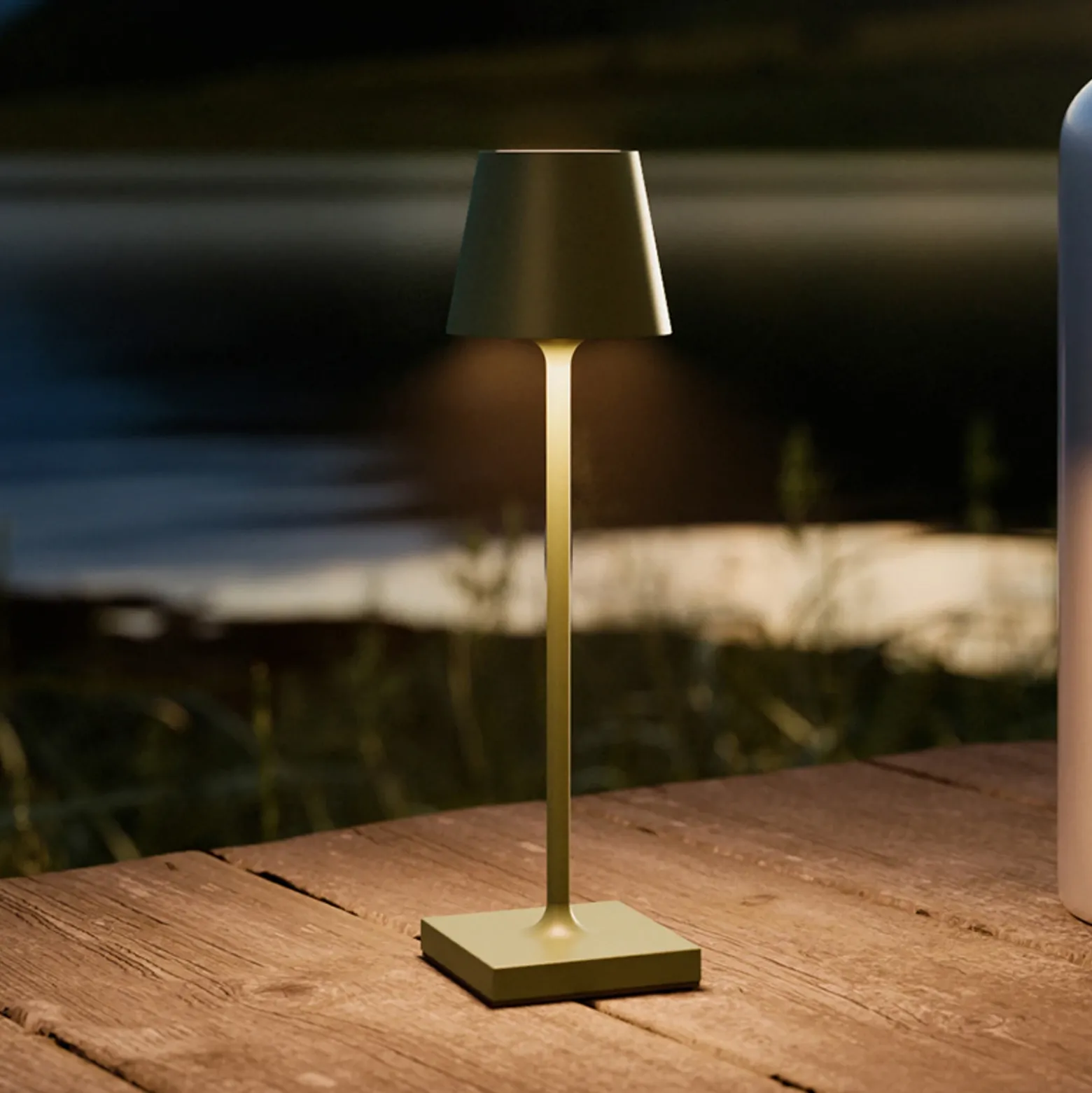 Lámpara LED de mesa con batería Nuindie pocket, verde abeto, IP54, atenuable