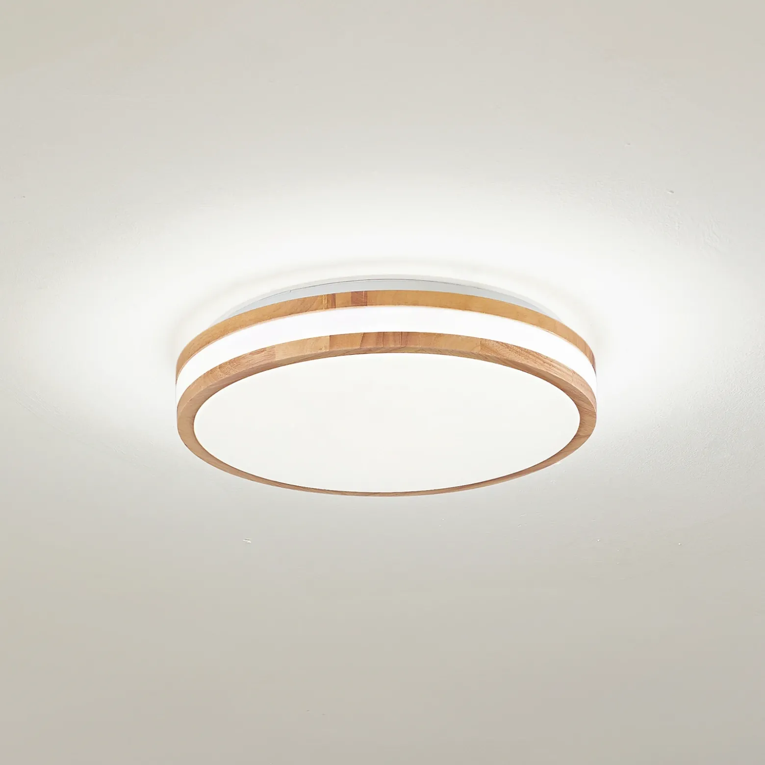 Lámpara LED de techo Emiva de Lindby, Ø 40 cm, madera clara, CCT