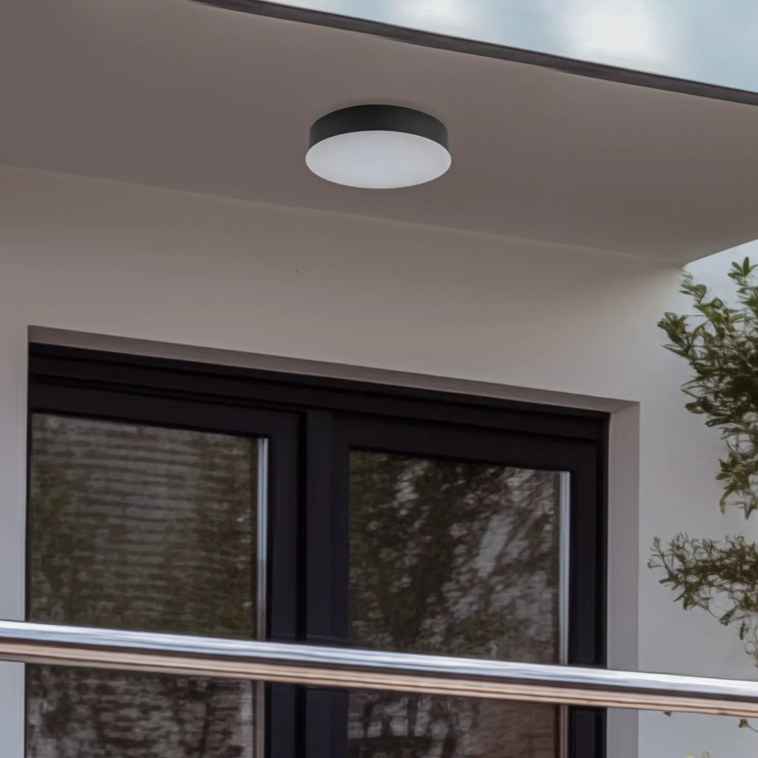 Lámpara LED de techo para exterior Lahja de Lindby, antracita, sensor, IP65