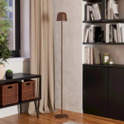 Lámpara LED de terraza con batería Mannera-L, color óxido, altura 140 cm
