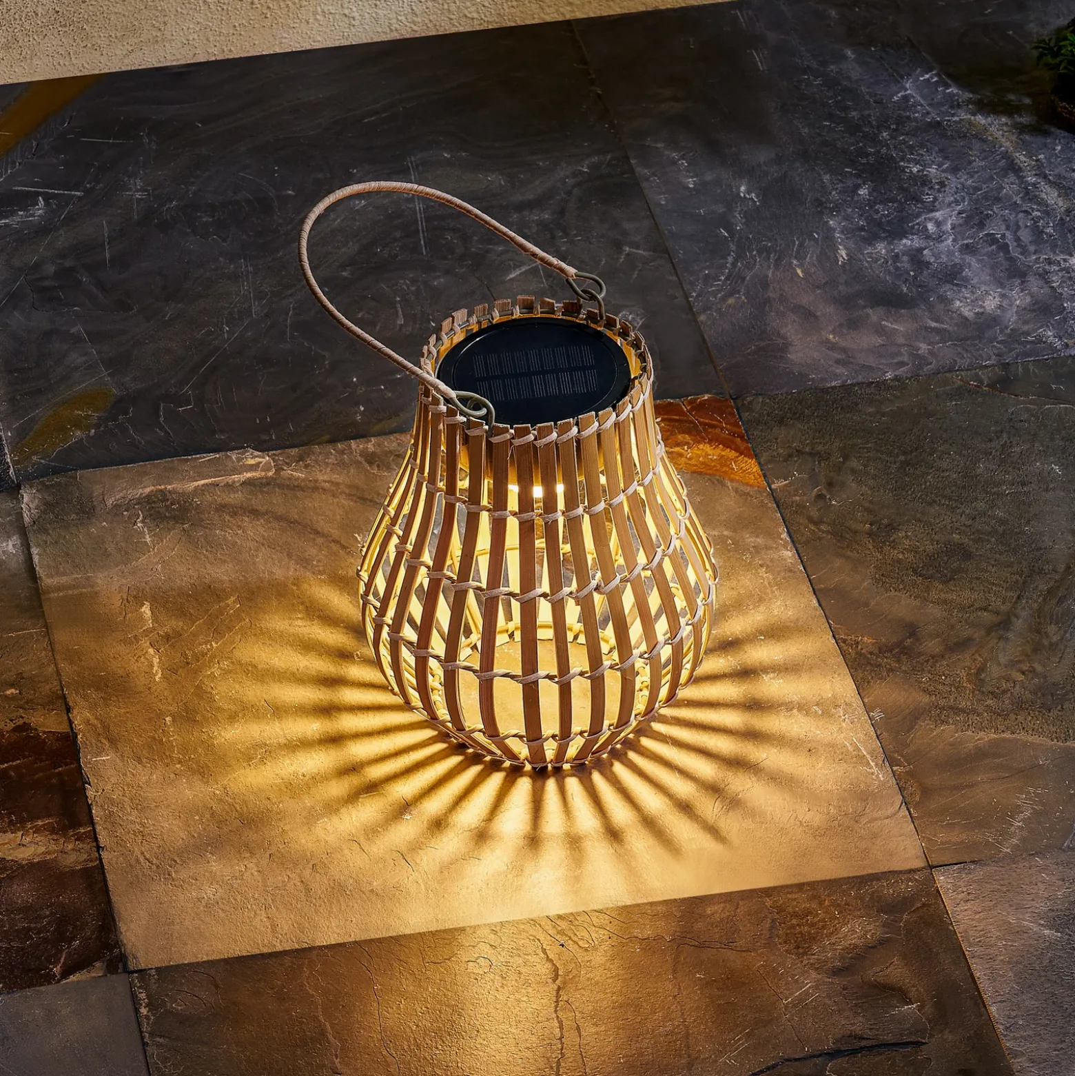 Lámpara LED para terraza Amaria de Lindby, bambú, Ø 18 cm