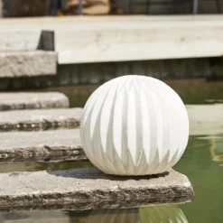 Lámpara LED para terraza Sandy, Ø 30 cm pila de plástico blanco
