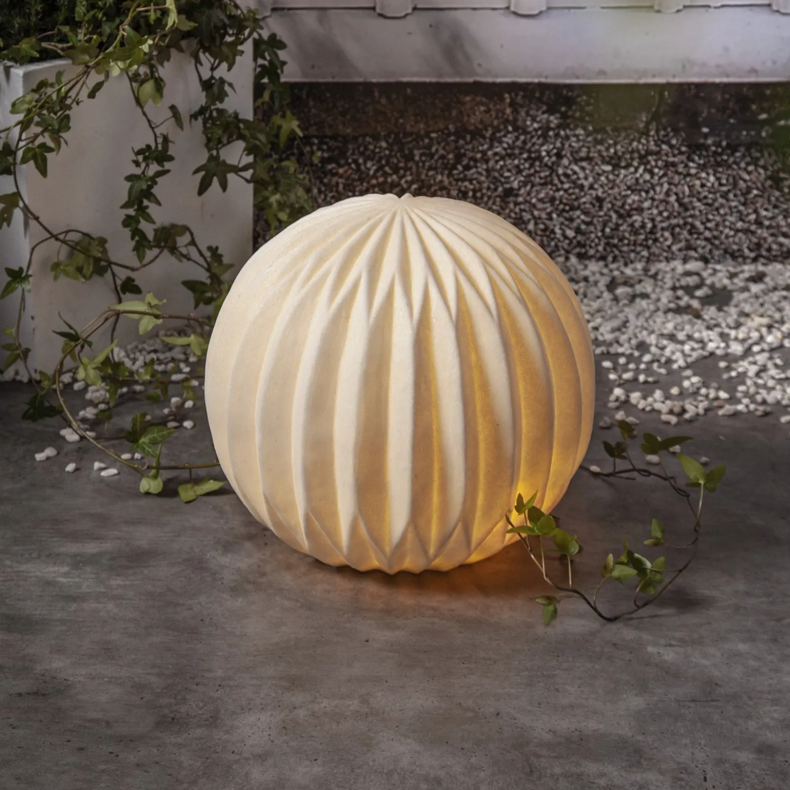 Lámpara LED para terraza Sandy, Ø 30 cm pila de plástico blanco